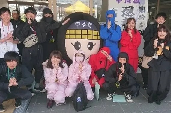 甲賀流忍者検定の資格取得をする社員